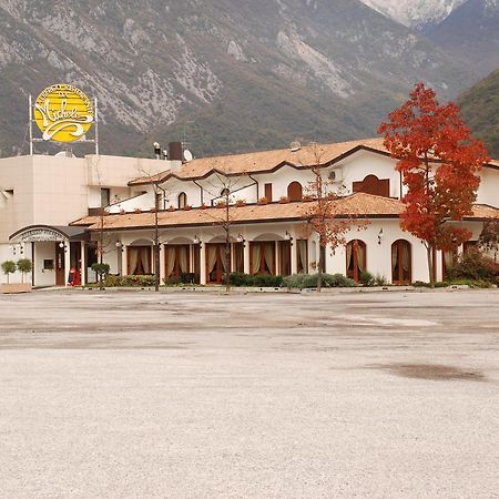 Albergo Ristorante Pizzeria Da Michele เวนโซเน ภายนอก รูปภาพ