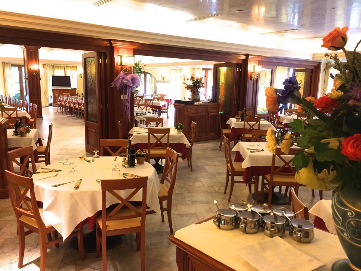 Albergo Ristorante Pizzeria Da Michele เวนโซเน ภายนอก รูปภาพ