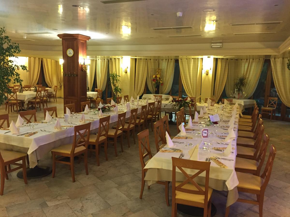 Albergo Ristorante Pizzeria Da Michele เวนโซเน ภายนอก รูปภาพ